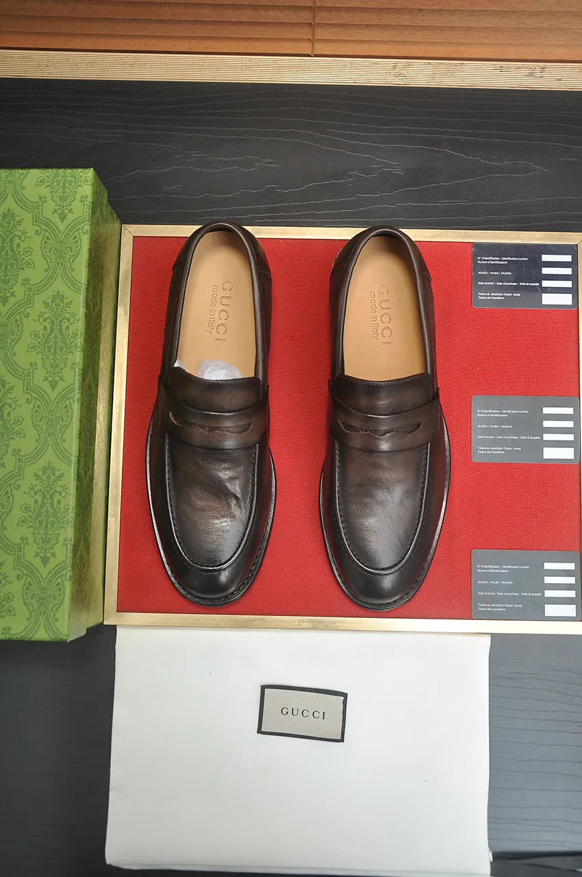Men's shoes 💰580💶 Brand: GUCCI (Gucci) Standard code: Men's code 38/44 (45 can be customized) Grade: Same as the official website Original quality Material: Original cowhide Water-dyed cowhide lining Original rubber outsole Style category: Men's fashionable casual leather shoes Distinguished big-name luxury elements Top luxury Color: Actual picture